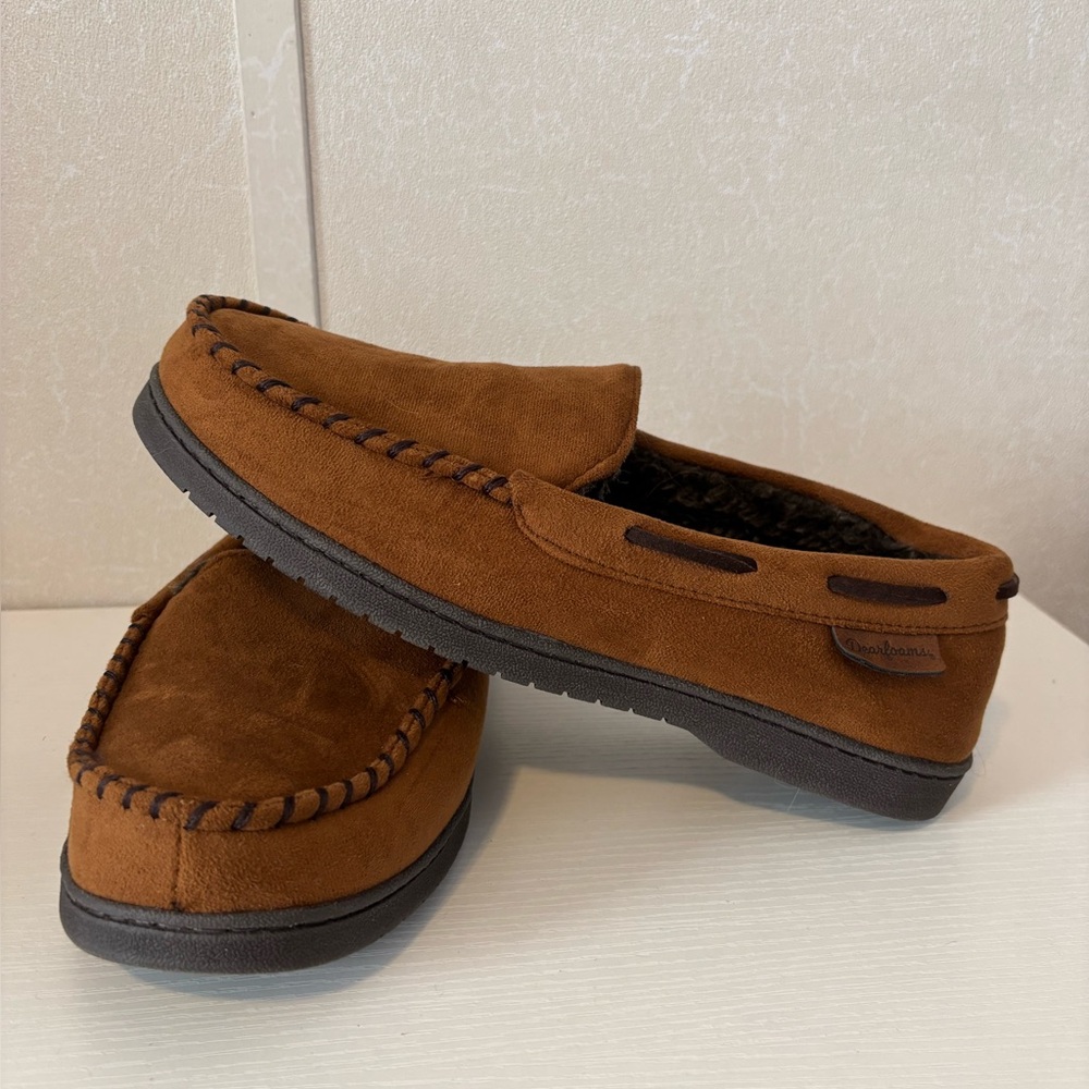 Dearfoams | Mens Tan Suede Loafers
| Size 7-8 - Picture 2 of 6